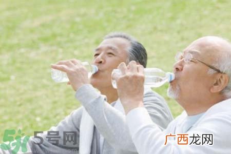 喝水能预防心血管疾病吗？什么时候喝水对身体最好？