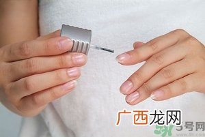 指甲断裂是怎么回事?指甲断裂怎么处理?