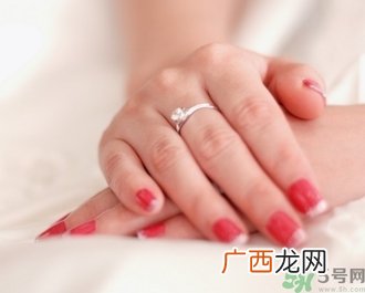 手指被门夹了有淤血怎么办？手指被门夹了有淤血怎么处理？