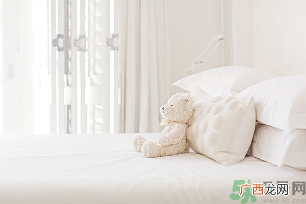 枕头潮湿有什么危害?枕头潮湿发霉怎么办?