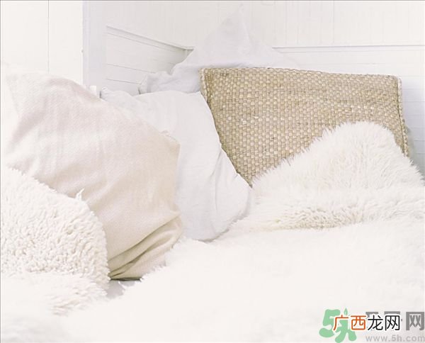 枕头潮湿有什么危害?枕头潮湿发霉怎么办?