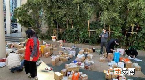 小区门口开什么店赚钱快且稳,小区里面的快递代收点怎么搞