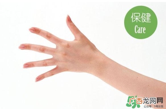 睡觉睡到半夜手麻是怎么回事?睡觉睡到半夜手麻怎么办?