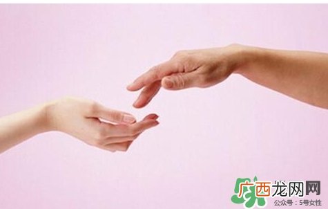 睡觉睡到半夜手麻是怎么回事?睡觉睡到半夜手麻怎么办?