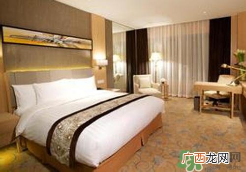 樟脑丸可以放床上吗？樟脑丸放床上要放几颗？