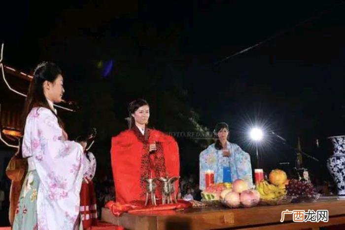 女人为什么不能拜财神，女人为什么不能祭灶