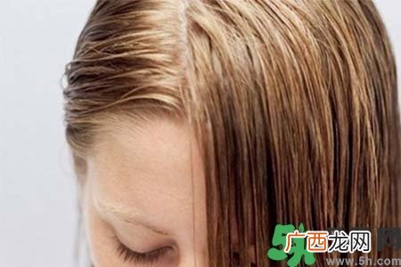 头发油腻掉发怎么办?头发油腻掉发怎么回事?