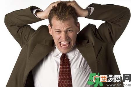 头发油腻掉发怎么办?头发油腻掉发怎么回事?