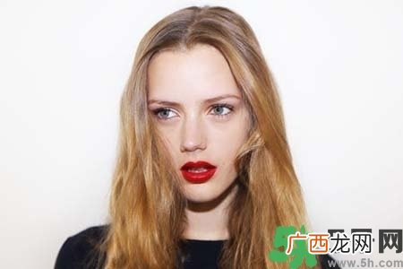 头发油腻掉发怎么办?头发油腻掉发怎么回事?