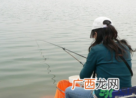 秋天钓鲤鱼用什么味型？秋季钓鲤鱼饵料味型