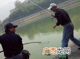 秋季钓黑鱼用什么鱼饵？秋天钓黑鱼用什么饵？