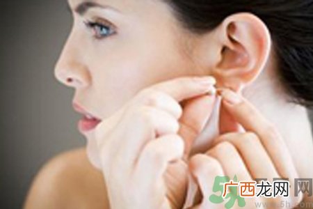 打耳洞疼不疼？怎样打耳洞不疼？