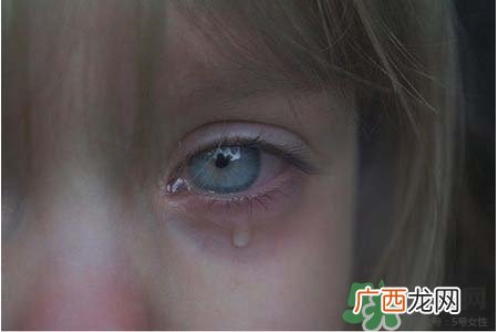 眼睛哭肿了怎么办？眼睛哭肿了如何快速消肿？