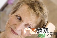 睡前能梳头吗？睡觉前梳头会影响睡眠吗？