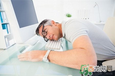 每天睡8小时早死靠谱吗？睡眠时间超8小时易死亡