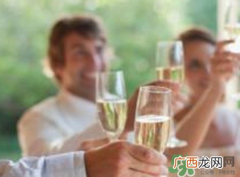 带牙套能喝酒吗？带牙套可不可以喝酒？