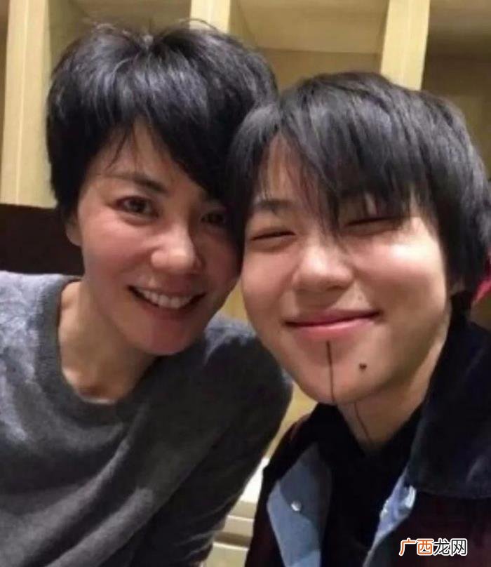 王菲窦靖童，窦靖童深夜痛哭背后是她妈妈王菲一言难尽的情史
