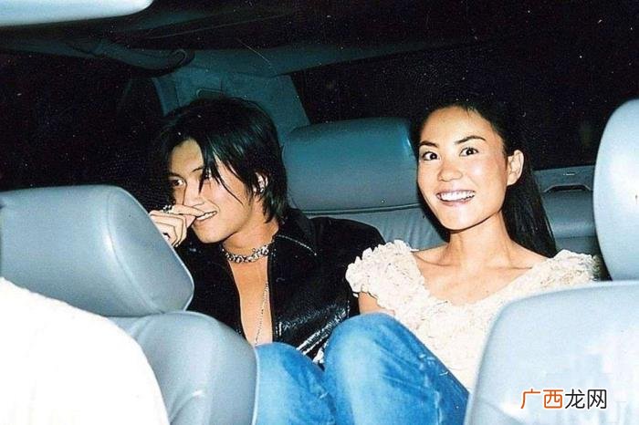 王菲窦靖童，窦靖童深夜痛哭背后是她妈妈王菲一言难尽的情史