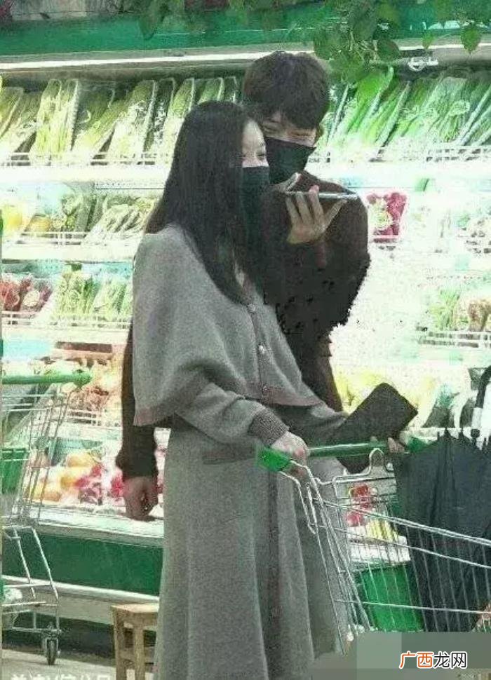 井柏然倪妮，井柏然倪妮狗粮不停时尚杂志拍摄现场甜到不行