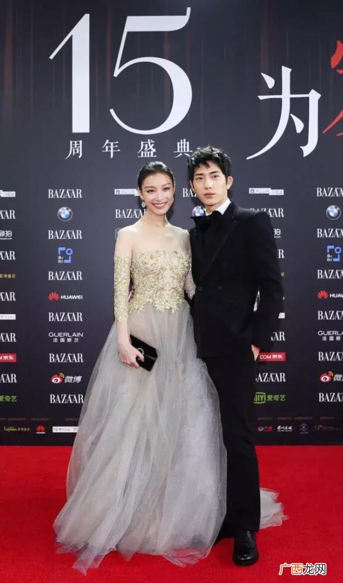 井柏然倪妮，井柏然倪妮狗粮不停时尚杂志拍摄现场甜到不行