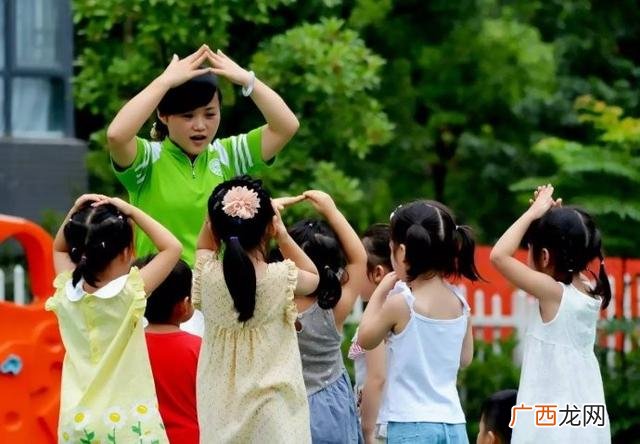 初中毕业适合女生的专业,中考女孩学什么专业比较好