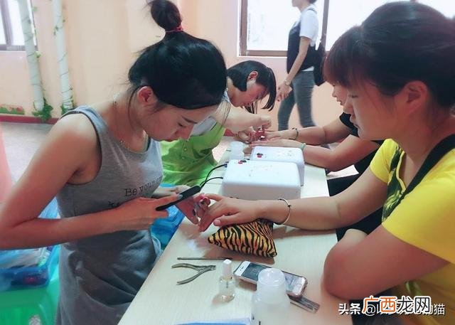 女生不上学学什么特长 初中毕业女生的出路不上学