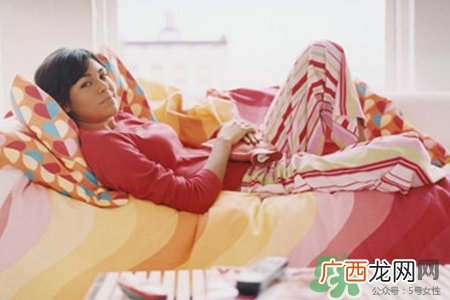热水袋敷肚子有什么好处？热水袋敷肚子的4个好处