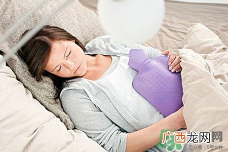 热水袋敷肚子有什么好处？热水袋敷肚子的4个好处