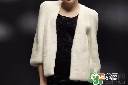 冬天穿羽绒服暖和还是貂皮暖和?貂皮和羽绒服哪个暖和?