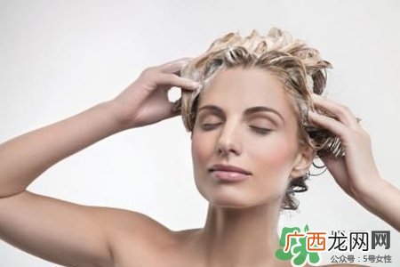 冬天洗冷水澡好吗？冬天洗冷水澡的好处与坏处