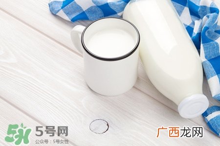 吃感冒药能喝牛奶吗?用牛奶吃药会影响效果吗?