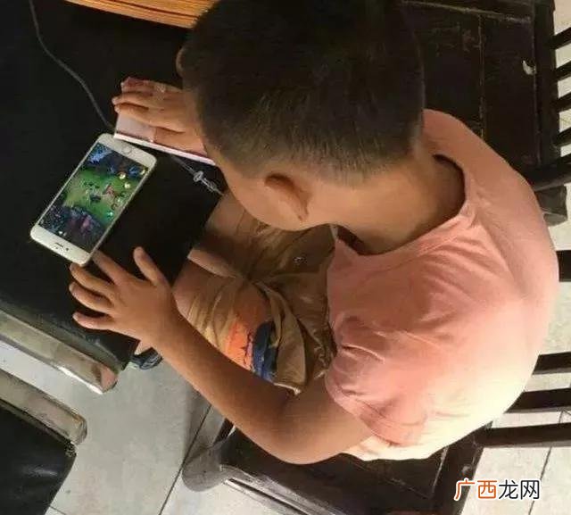 手机游戏的危害作文600字 手机游戏作文
