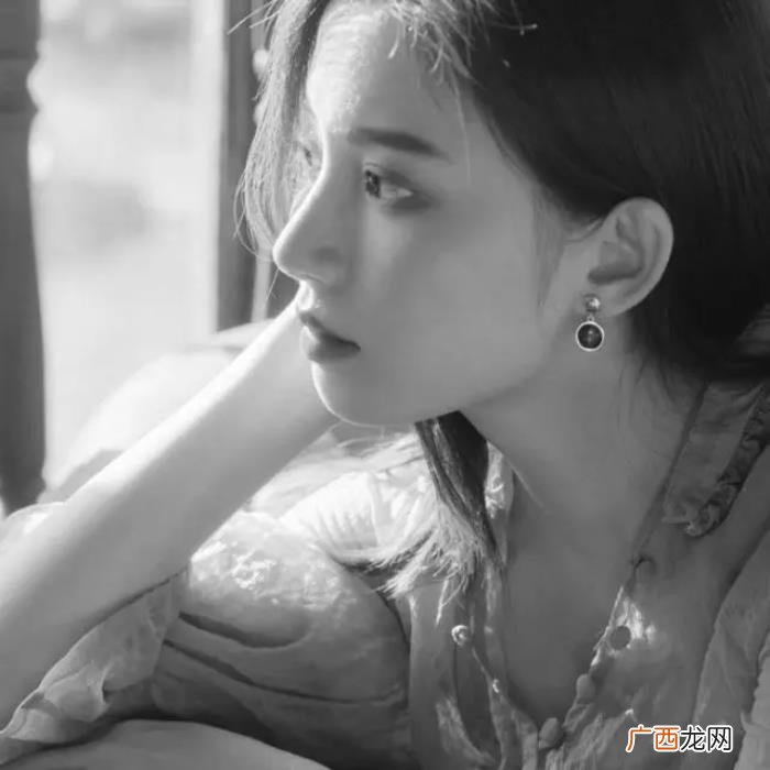12句伤感的个性签名 悲伤的个性签名