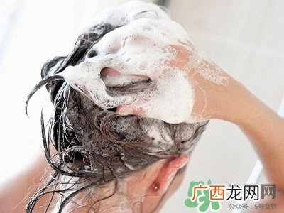 为什么头两天不洗就痒?两天洗一次头发好不好