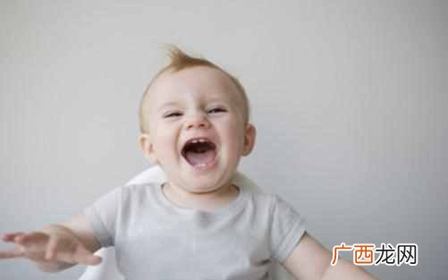 婴儿打嗝是怎么回事（止隔小妙招分享，快速有