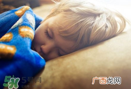 半夜咳嗽胸闷呼吸困难时怎么回事?
