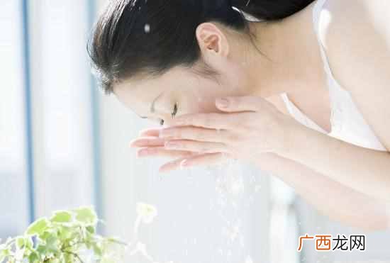 几个妙招教你排毒养颜 脸上长小痘痘怎么办