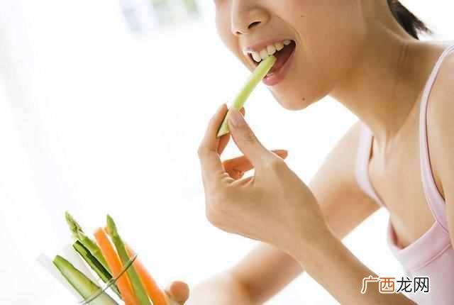 几个妙招教你排毒养颜 脸上长小痘痘怎么办