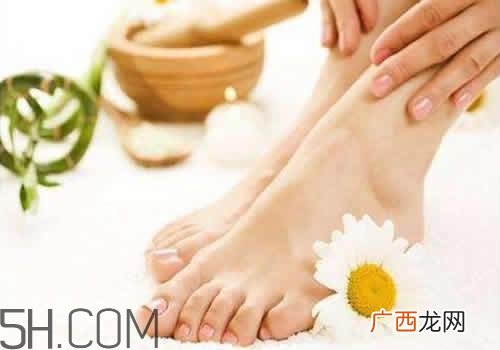 用护手霜可以擦脚吗 护手霜可以抹脚吗