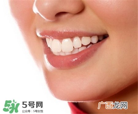 用牙贴前要刷牙吗?贴牙贴前要刷牙吗?