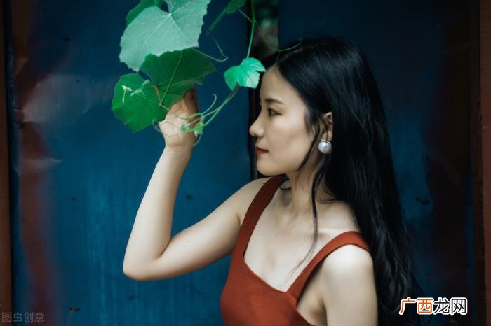 女人人格魅力强的表现，是自带贵气且有魅力的表现