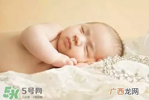 白酒擦身体可以退烧吗?用白酒擦身体能退烧吗?