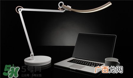 什么颜色灯光对眼睛好?黄灯还是白灯对眼睛好?