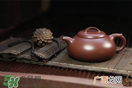 紫砂壶如何鉴别好坏？怎样辨别紫砂壶的好坏？