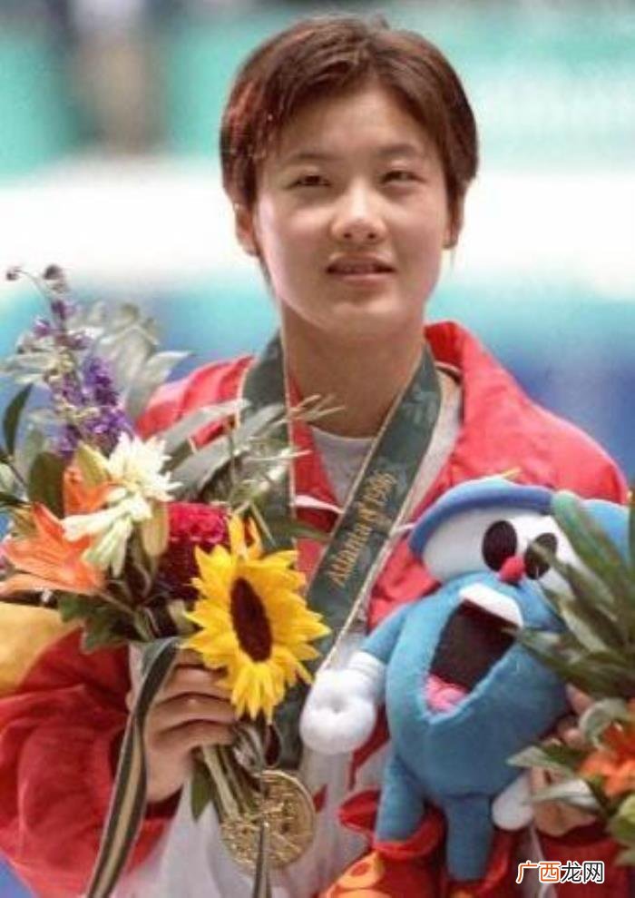 伏明霞现状，42岁&amp;quot;跳水女王&amp;quot;伏明霞的现状
