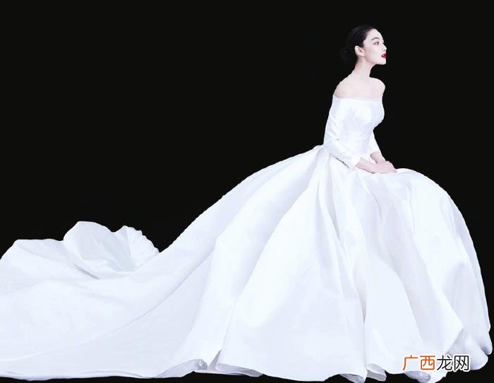 杨颖的婚纱，反观杨颖刘诗诗的婚纱才叫豪气冲天