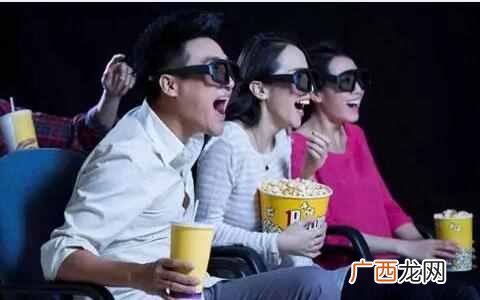 戴眼镜怎么看3d电影？裸眼居然看3D电影，太酷了