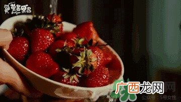草莓吃完喝啤酒会中毒吗？吃草莓后喝啤酒会不会中毒