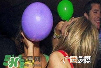女子吸嗨气球发疯嗨气球是什么东西