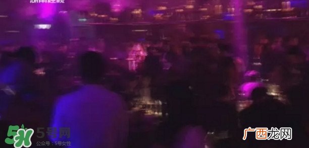 女子吸嗨气球发疯嗨气球是什么东西